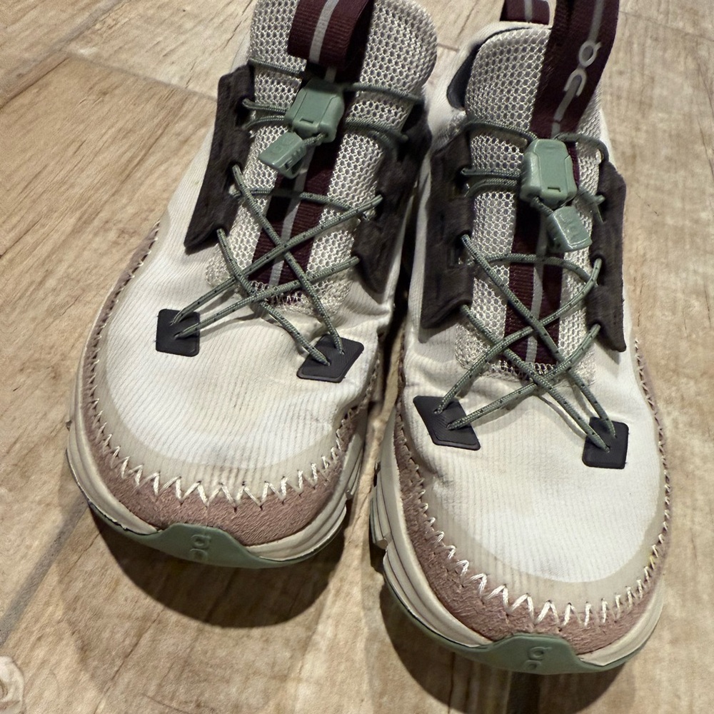 On Running Women's Shoes in Cream and Brown - Picture 9 of 12